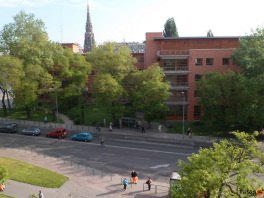 turisták Budapest Béke tér polgármesteri hivatal