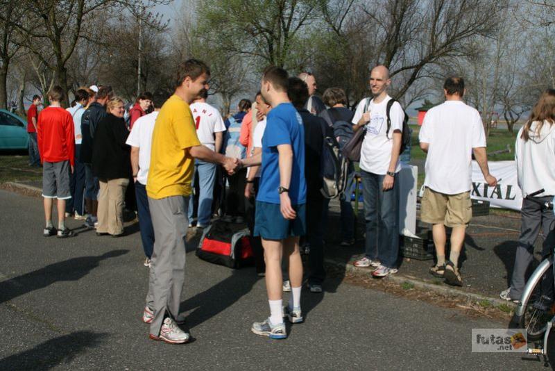 Tóparti Futóparti futáshoz készülve Reggel toparti_futoparti_futas_5460.jpg üdvözlés