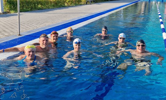 5-ös levegő úszósport úszói nyáron a Dagályban